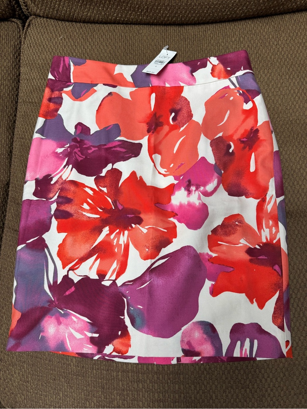NWT Ann Taylor LOFT red, purple, & white floral pencil skirt. Size 4.